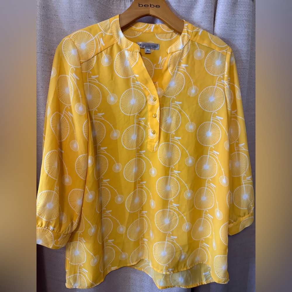 DE Collection Yellow Bicycle Print Blouse — Women’s M, 3/4 sleeve